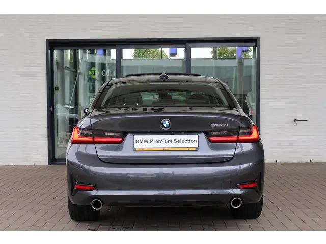 BMW 3 Serie 320i High Executive 2019 Benzine 4