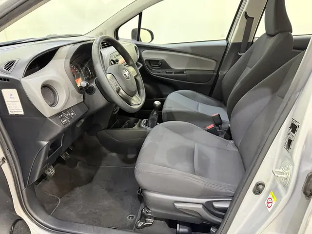 Toyota Yaris HB 1.0 VVt-i Aspiration 2015 Benzine 32