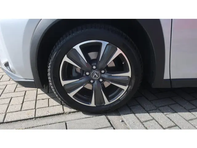Lexus UX 250h Business Line 2019 Hybride Benzine 8