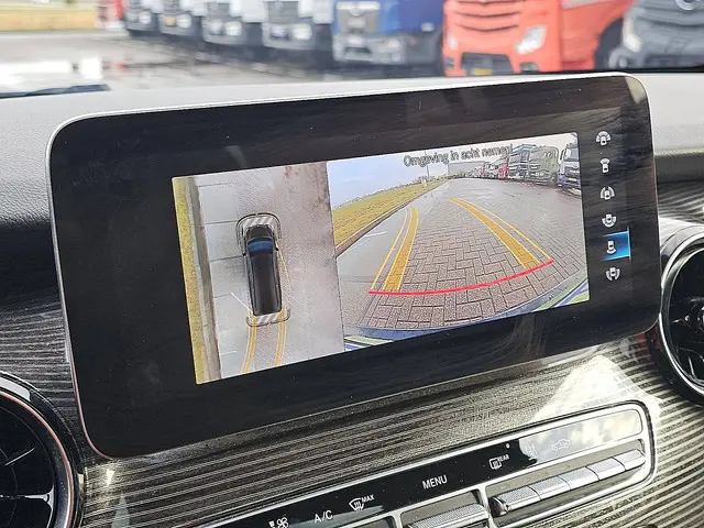 Mercedes-Benz EQV 300 2021 Elektrisch 25