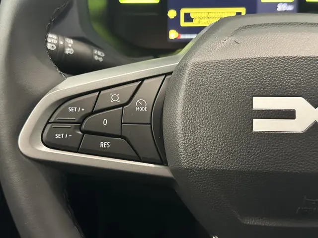 Dacia Duster 1.6 Hybrid 140 Journey 2025 Hybride Benzine 16
