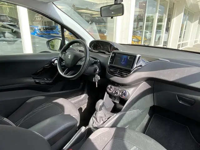 Peugeot 208 1.2i 82pk Active 2013 Benzine 5