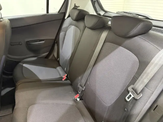 Hyundai i20 I-20 HB 1.2i i-Deal Airco NAP 2014 Benzine 37