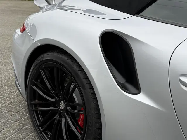Porsche 911 Cabrio 3.8 Turbo Cabrio 2016 Benzine 40