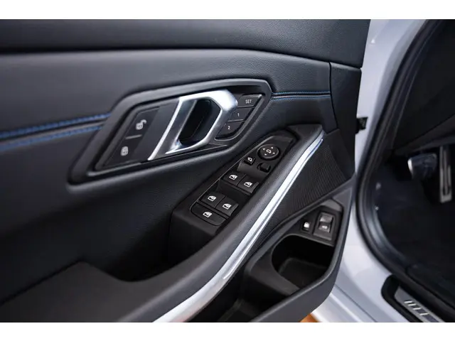 BMW 3 Serie 330e 2025 Hybride Benzine 35