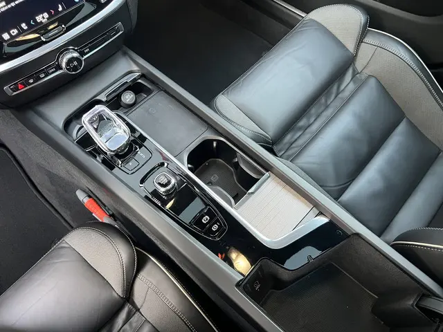 Volvo V60 2.0 B3 Plus Dark 2022 Hybride Benzine 32