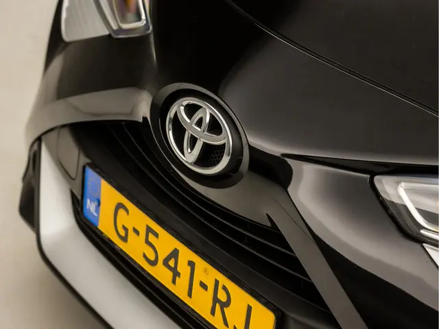 Toyota Aygo 1.0 VVT-i x-play limited 2019 Benzine 26