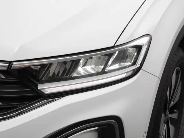 Volkswagen T-Roc 1.0 TSI 110pk Move 2023 Benzine 31