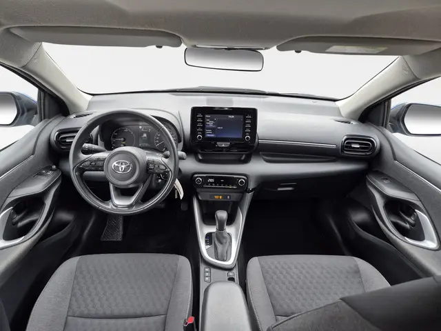 Toyota Yaris 1.5 Hybrid Active 2022 Hybride Benzine 12