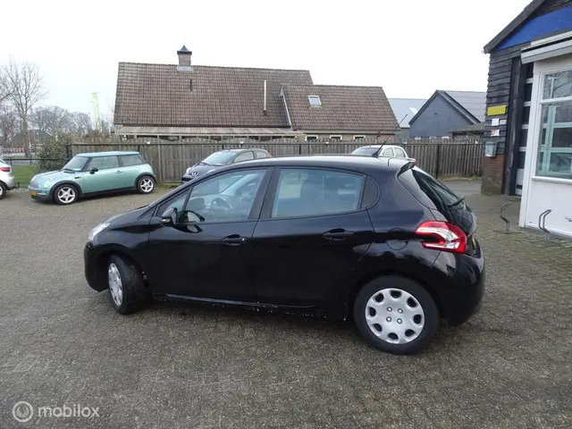 Peugeot 208 1.0 VTi Access 2014 Benzine 4