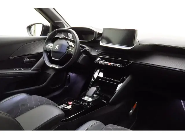 Peugeot e-208 3