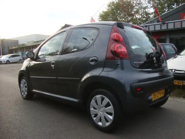 Peugeot 107 1.0 Active ( 2013 + Airco ) 2013 Benzine 4