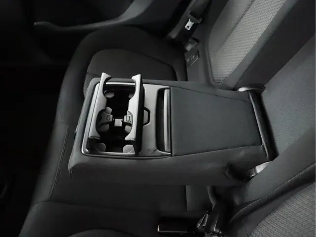 BMW 2 Serie Active Tourer 220i Essential 2015 Benzine 32