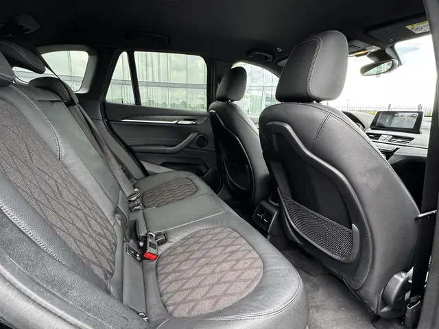 BMW X1 xDrive25e 2021 Hybride Benzine 12