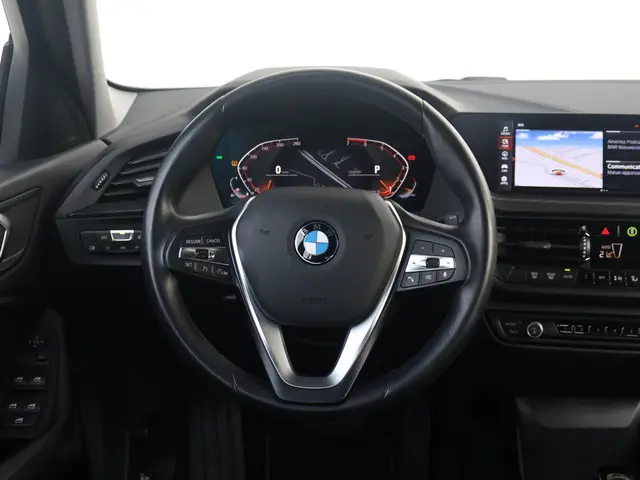 BMW 1 Serie 118i Introduction Edition 2023 Benzine 13