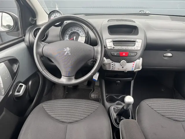 Peugeot 107 1.0 Active 2012 Benzine 10