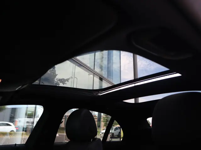 Mercedes-Benz E-Klasse 300 e 2020 Hybride Benzine 12