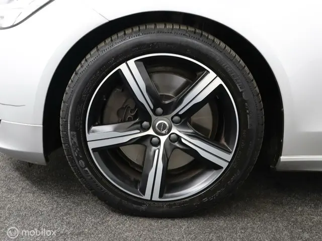Volvo V90 2.0 T4 R-Design | ACC | PILOT | LEER | 2019 Benzine 56