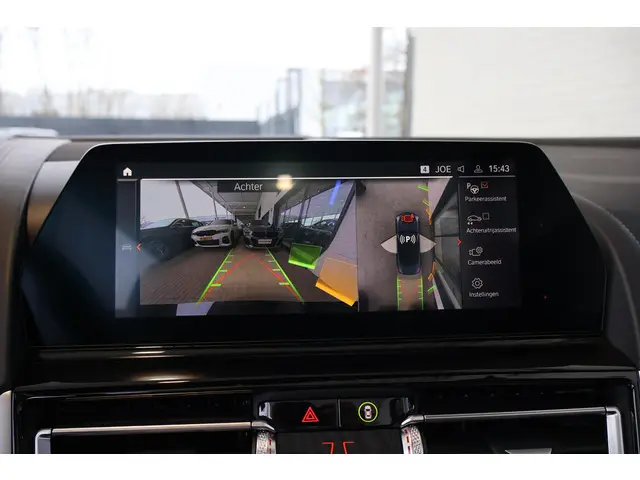 BMW 8 Serie 840i High Executive 2022 Benzine 16