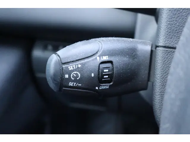 Peugeot 5008 1.6 HDi Active 5p. 2014 Diesel 22