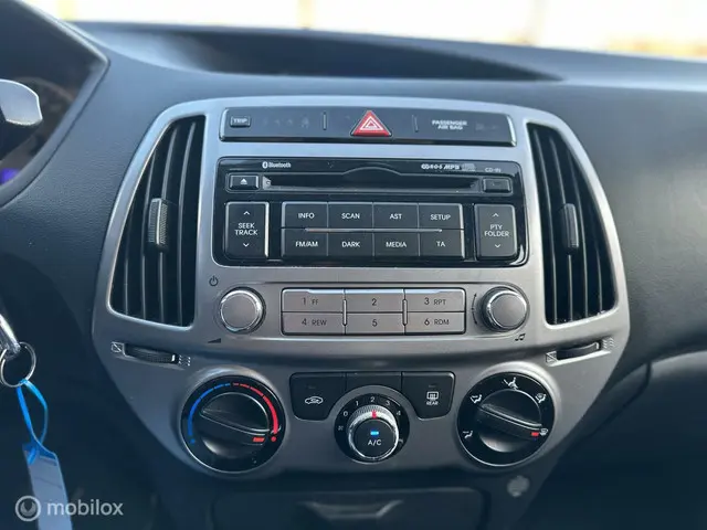 Hyundai i20 1.2HP i-Drive Airco Led Cruise 2016 Benzine 16