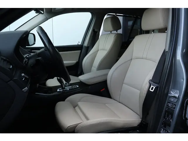BMW X3 xDrive20i High Executive 2013 Benzine 11