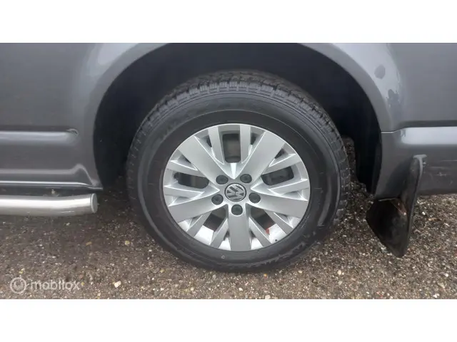 Volkswagen Transporter 2.0 TDI L2H1 2013 Diesel 4