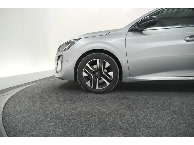 Peugeot 208 PureTech 100 Allure 2024 Benzine 20