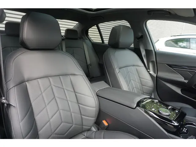 BMW i5 Sedan eDrive40 2025 Elektrisch 8