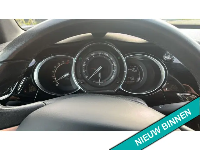 Citroën DS3 Cabrio 1.2 PureTech So Chic 2013 Benzine 9