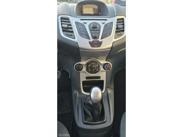 Ford Fiesta 1.25 zeer nette auto 2013 Benzine 21