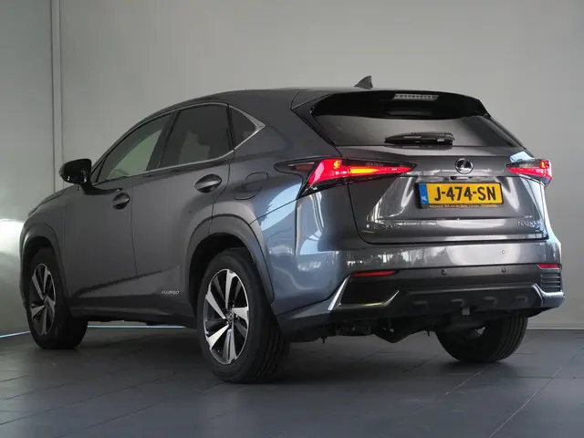 Lexus NX 300h AWD President Line 2018 Hybride Benzine 3