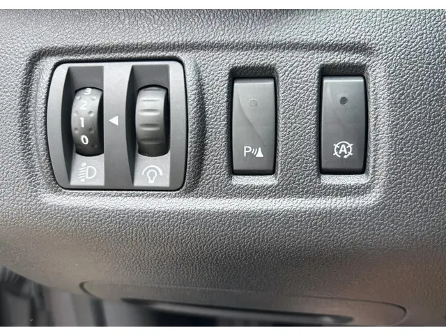 Renault Clio Your Classic Car SOLD. 2016 Benzine 17