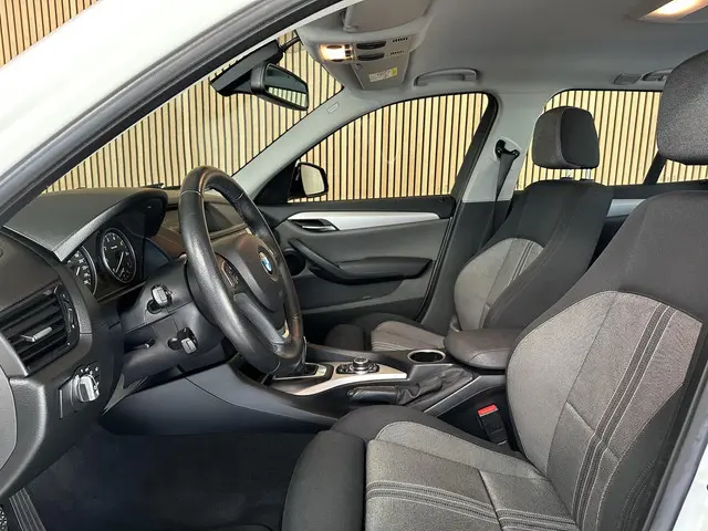 BMW X1 sDrive20i Executive 2015 Benzine 6