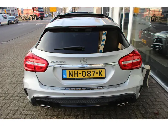 Mercedes-Benz GLA 180 Ambition AMG Line 2017 Benzine 19