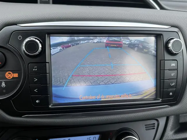 Toyota Yaris 1.5 Hybrid Dynamic 2014 Hybride Benzine 23