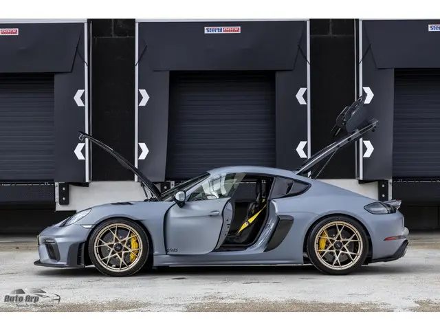 Porsche 718 GT4 RS 2022 Benzine 16