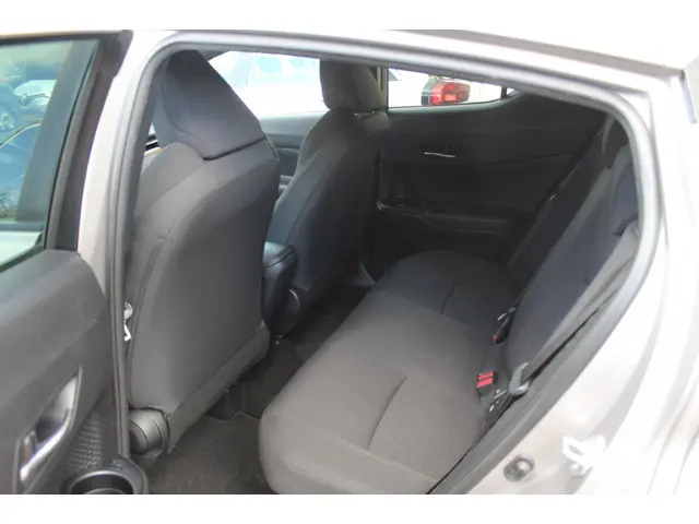 Toyota C-HR 1.8 Hybrid Active 2019 Hybride Benzine 12