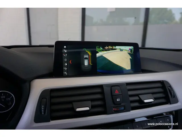 BMW 3 Serie Touring 318i 2019 Benzine 11