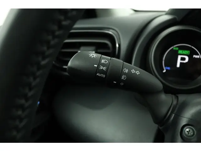 Toyota Yaris 1.5 Hybrid Dynamic 2023 Hybride Benzine 30