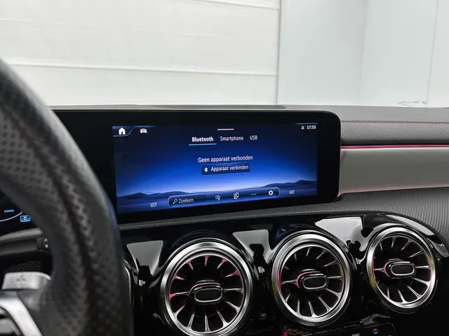 Mercedes-Benz CLA 180 AMG Line 2023 Hybride Benzine 38