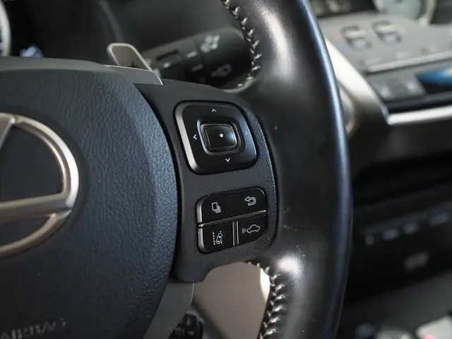 Lexus NX 300h AWD President Line 2018 Hybride Benzine 18