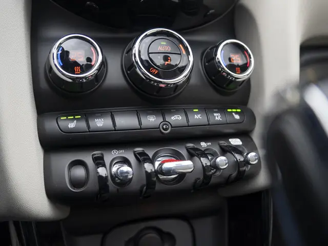 MINI Cooper Cabrio Aut. 2023 Benzine 17