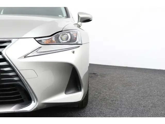 Lexus IS 300h Hybrid Business Line 2018 Hybride Benzine 33