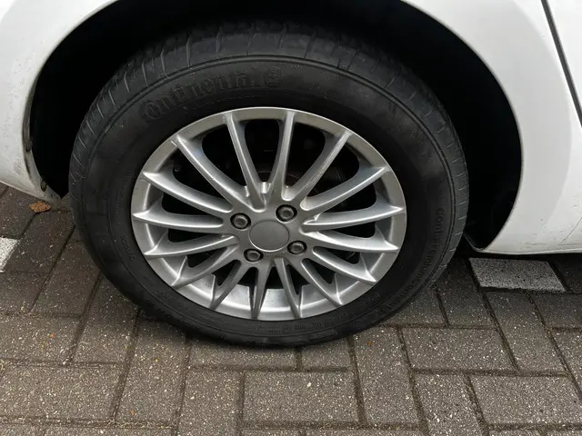 Hyundai i20 1.2i i-Catcher 2012 Benzine 23