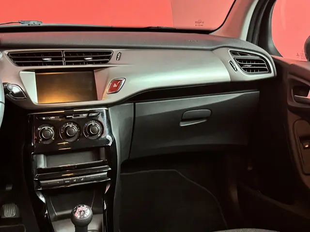 Citroën C3 1.2 PureTech Selection 2016 Benzine 25