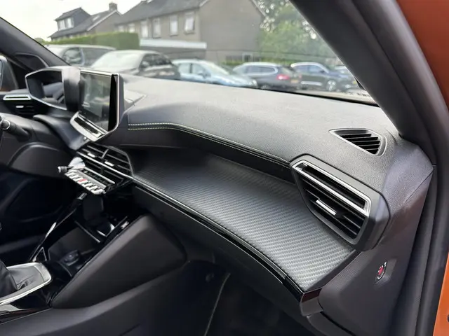 Peugeot 2008 1.2 Turbo 130 PK GT 2022 Benzine 41