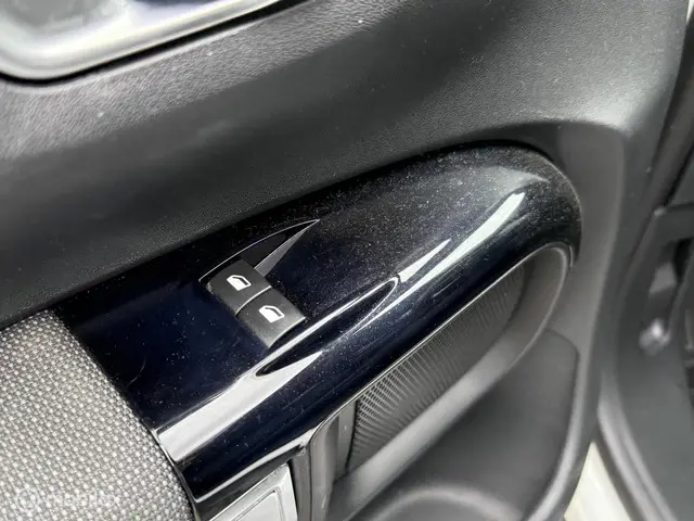 Citroën C4 Cactus 1.2 VTi Shine 2014 Benzine 18