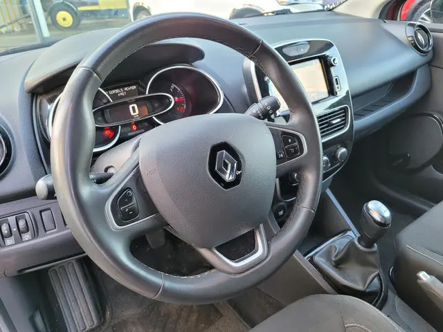 Renault Clio Estate 0.9 TCe Limited 2019 Benzine 24