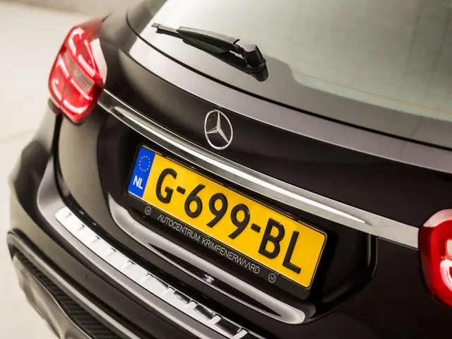 Mercedes-Benz GLA 200 AMG Sport 2015 Benzine 27